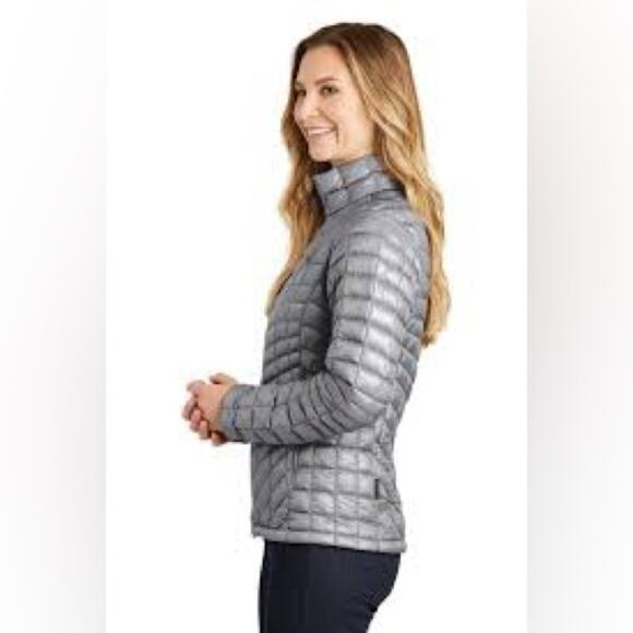 North Face Women's Mid Grey Thermoball Trekker Jacket - Picture 2 of 11